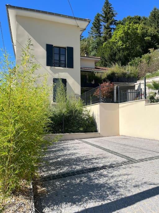 Charmant Appartement En Pierres Bourgoin-Jallieu Екстер'єр фото