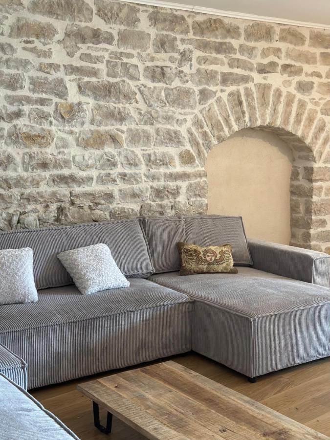 Charmant Appartement En Pierres Bourgoin-Jallieu Екстер'єр фото